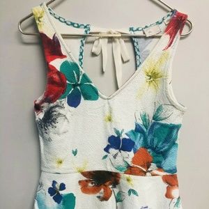Anthropologie White Floral Open Back Top • M